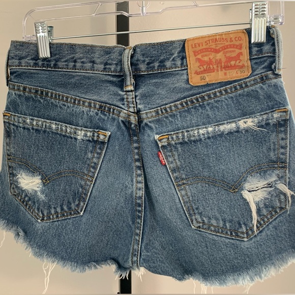 Levi’s Classic Blue Distressed Denim Shorts - Picture 2 of 14